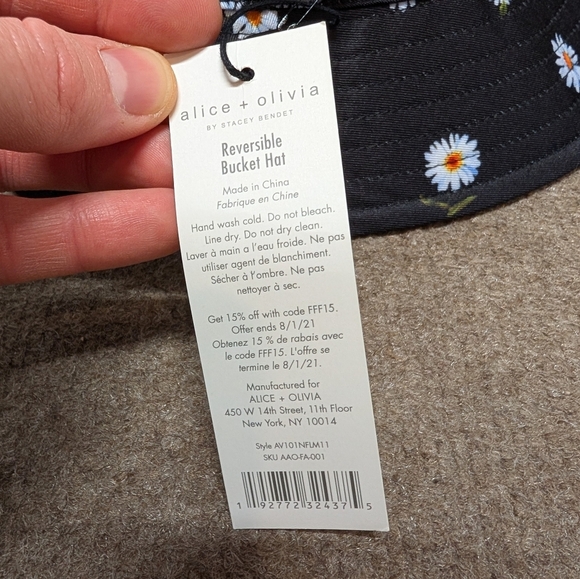 Alice + Olivia Reversible Black White Daisy Floral Womens Bucket Hat New Tags - Picture 5 of 5